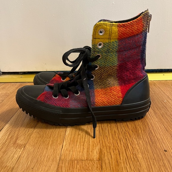 Converse x Woolrich women’s size 7 high top sneakers. - Picture 5 of 7